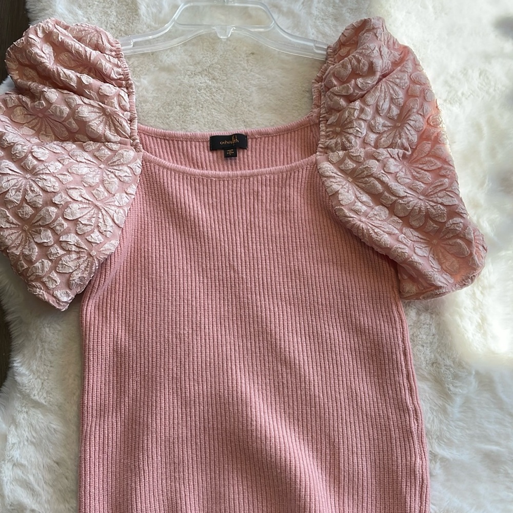 Ontwelfth shirt size small